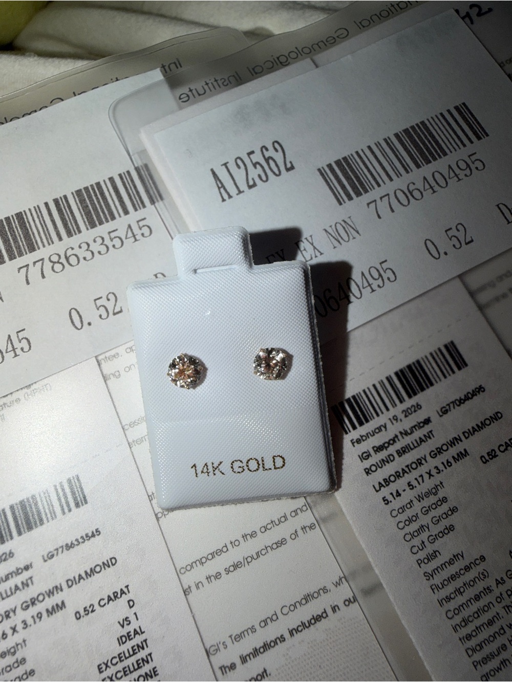 1.04 ctw IGI 14 K diamond stud earrings